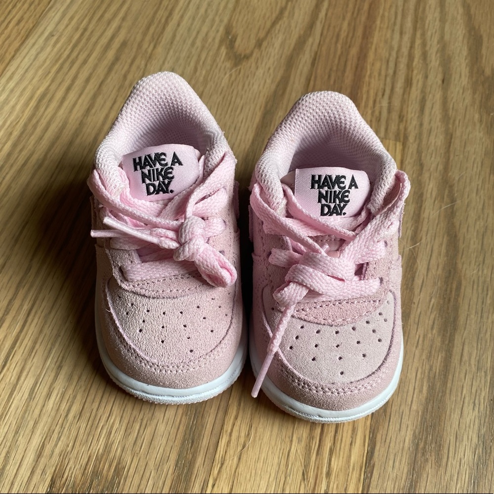 NWOT Nike Pink Infant Sneakers (Size 3 -C) HTF